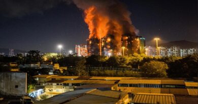 Decretan 3 días de duelo por gigantesco incendio en Hong Kong